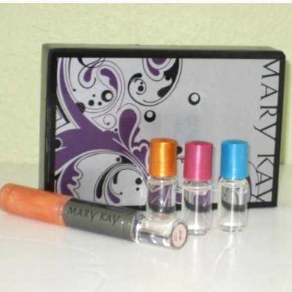 MARY KAY SIMPLY CHIC 4 Eau de Toilette Fragrances LIP GLOSS DUO GIFT SET NWT - Picture 2 of 3